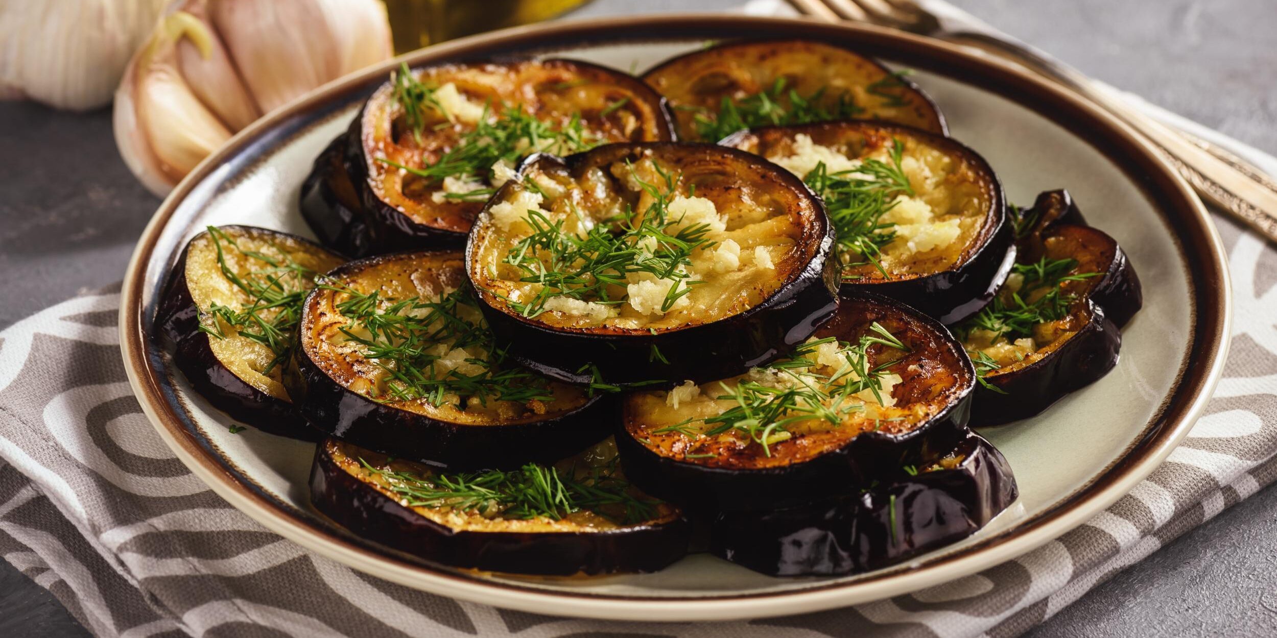 Kako pripremiti jednostavno jelo s patlidžanom